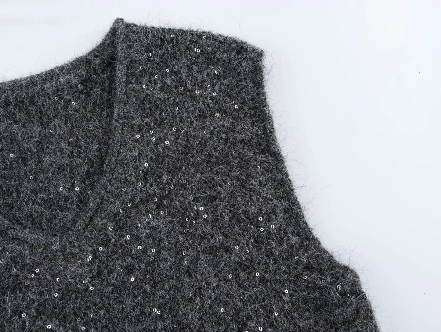 V-NECK KNITTED SWEATER VEST