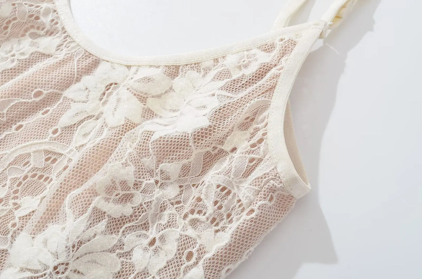 AMINA LACE BODYSUIT