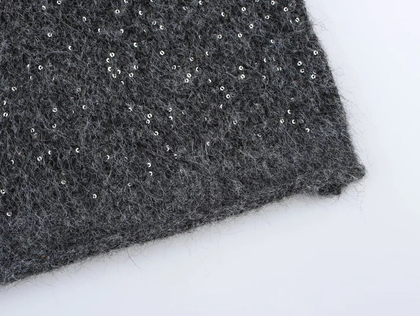 V-NECK KNITTED SWEATER VEST
