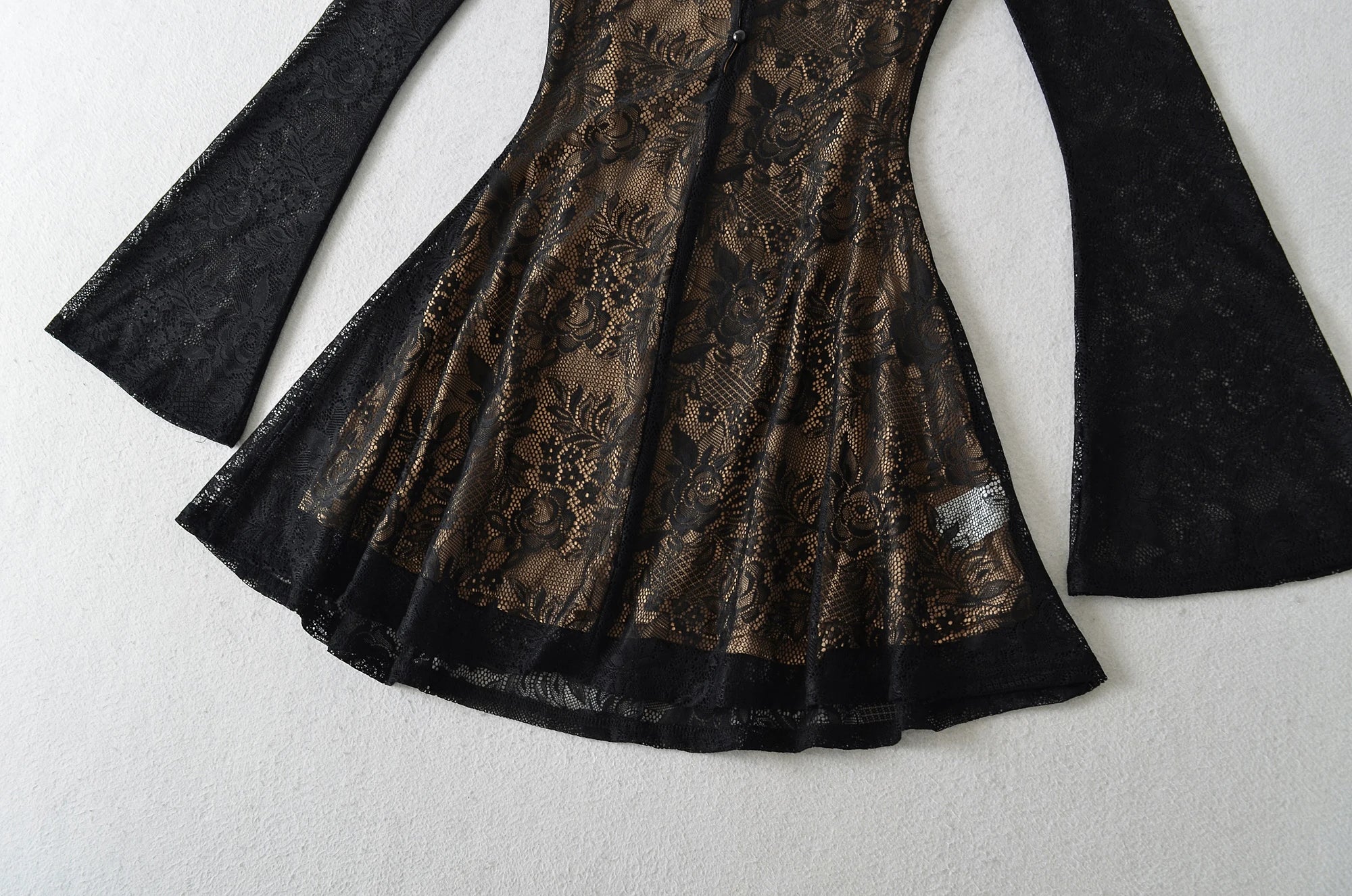 LIEN LACE MINI DRESS